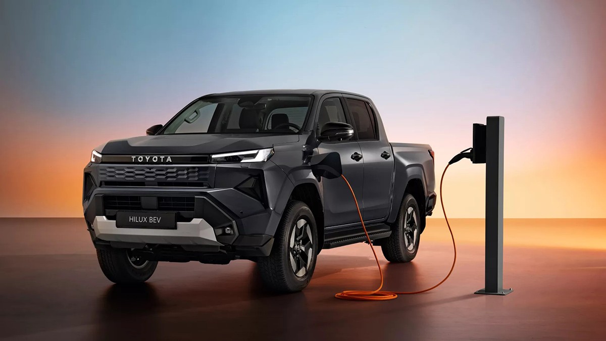 Στις Βρυξέλλες το νέο ηλεκτρικό Toyota Hilux