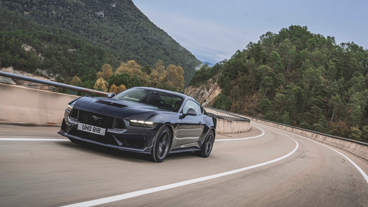 H Roush «απογειώνει» τις Mustang GT και Dark Horse