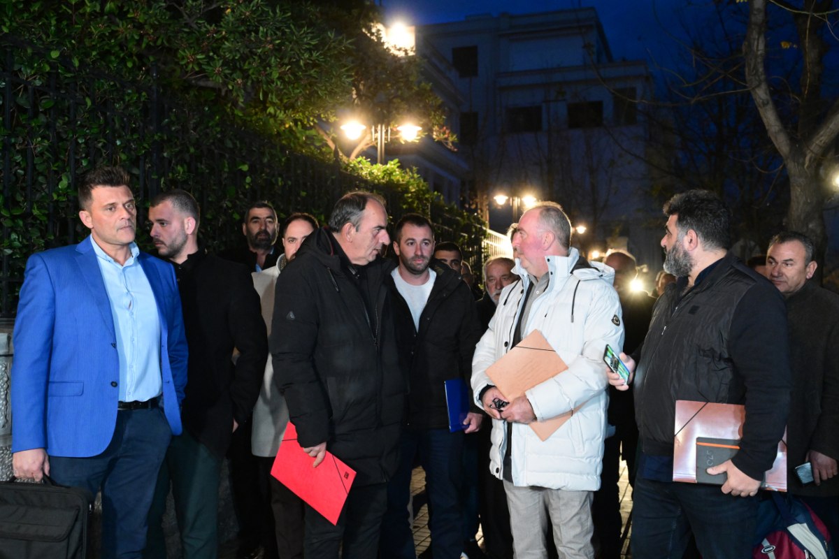 Όρθιο το μπλόκο στα Μάλγαρα – «Θα μείνουμε στον δρόμο για να διατυμπανίσουμε πως το πρόβλημά μας δεν λύθηκε»
