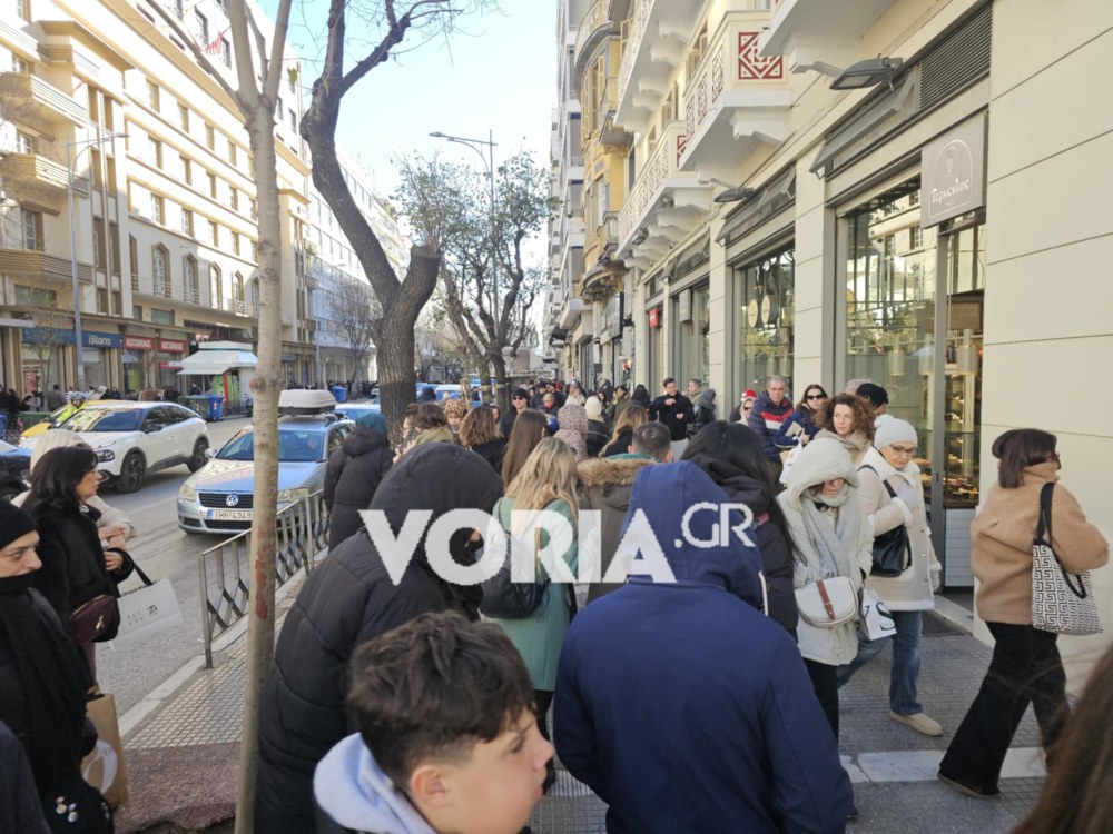 Θεσσαλονίκη: Κοσμοπλημμύρα στο… μελωδικό κέντρο για τα ψώνια της τελευταίας στιγμής – Ικανοποιητική η κίνηση στο Καπάνι (φωτο+βίντεο)