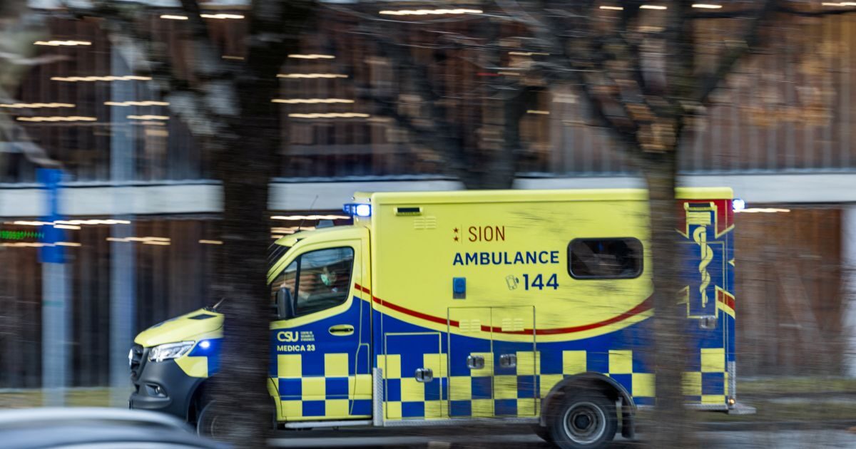 Ελβετία: Συγκλονιστικά πλάνα από τη στιγμή που έντρομοι θαμώνες προσπαθούν να βγουν από το φλεγόμενο μπαρ στο Κραν Μοντανά