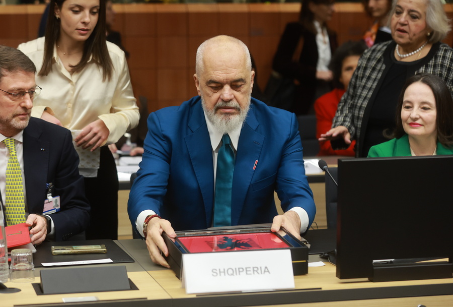 Ράμα / «Οι Έλληνες νομίζετε πως είστε κληρονόμοι του Πλάτωνα και του Αριστοτέλη, αλλά δεν είστε»