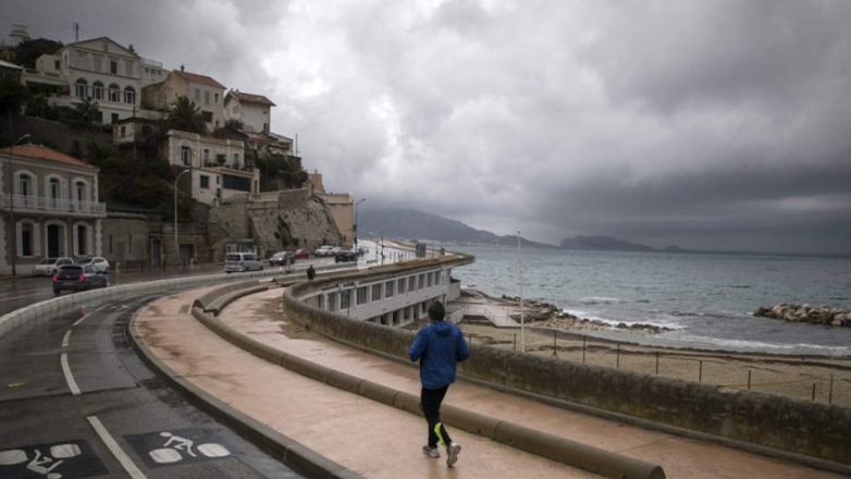 Βροχές και καταιγίδες στα νησιά του Αιγαίου και του Ιονίου