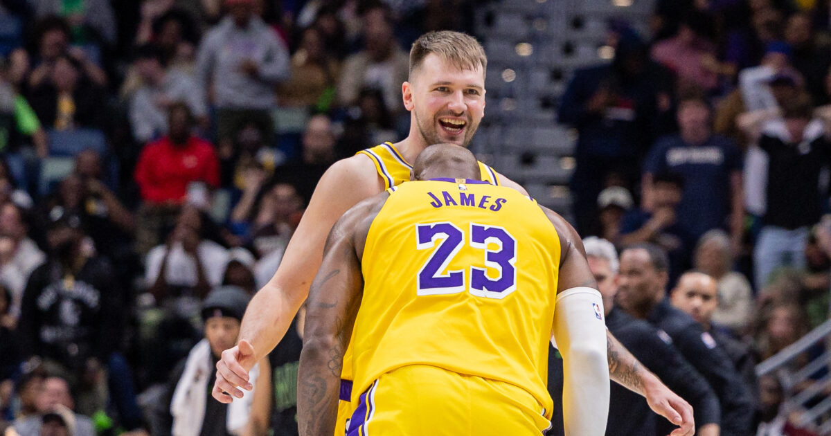 Αποτελέσματα NBA: Λεμπρόν Τζέιμς και Λούκα Ντόντσιτς σάρωσαν τους Πέλικανς για την τρίτη σερί νίκη των Λέικερς