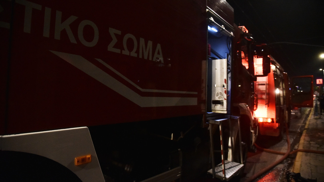 Πυρκαγιά σε κτίριο στο κέντρο της Αθήνας – Απεγκλωβίστηκαν τέσσερις ανθρωποι