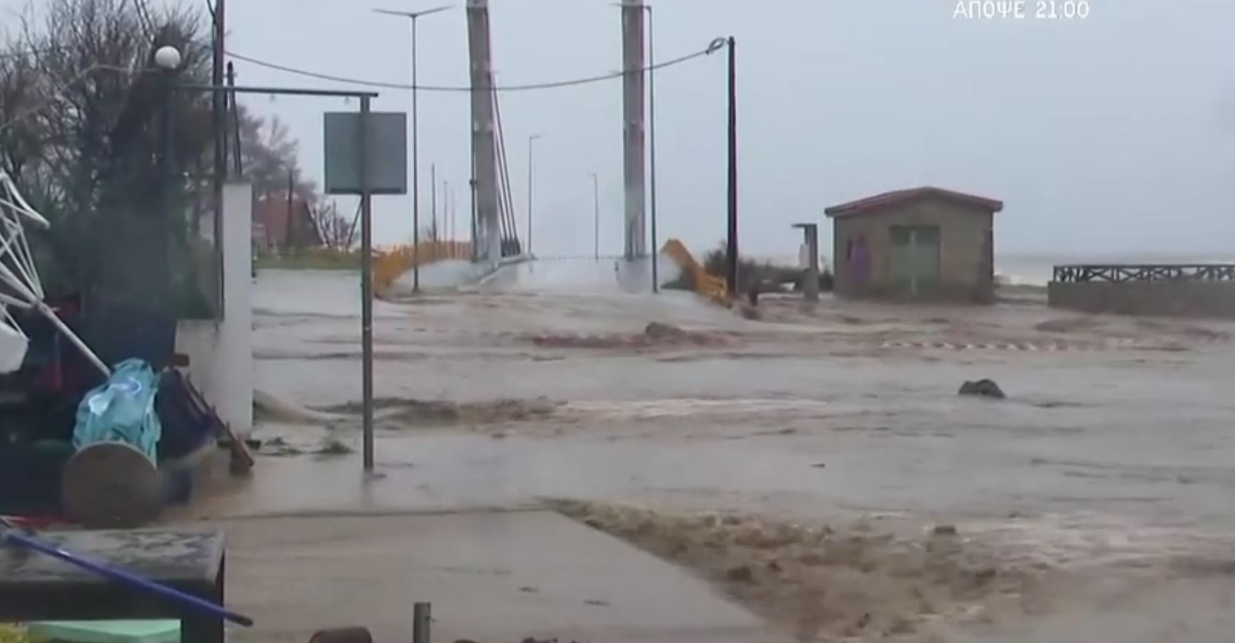 Κακοκαιρία: Υπερχείλισε ρέμα στον Αγιόκαμπο Λάρισας, έχει πλημμυρίσει όλη η περιοχή – Σε κλάματα ξέσπασε ιδιοκτήτης επιχείρησης  – Τρομακτικές εικόνες 
