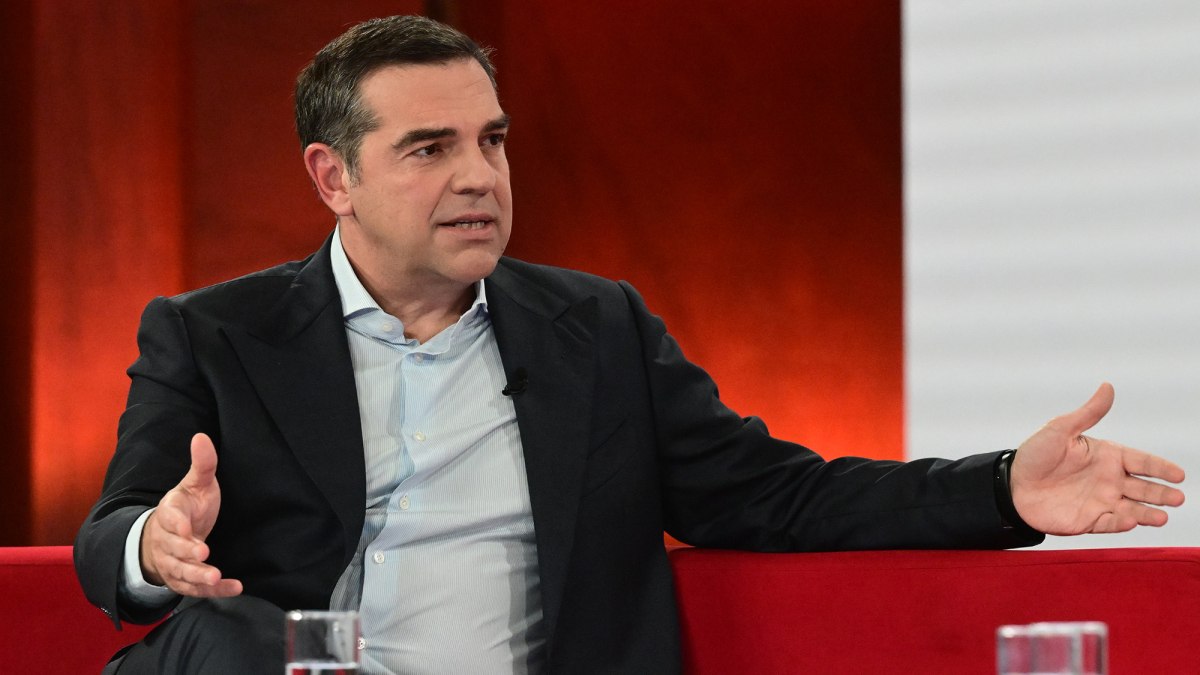 Παρέμβαση Τσίπρα για τον πόλεμο: “Η δημοκρατία για την οποία αγωνίζεται ο ιρανικός λαός, δεν μπορεί να επιτευχθεί με στρατιωτικές επεμβάσεις ξένων χωρών – Η ελληνική κυβέρνηση θα έπρεπε να υποστηρίζει πρωτοβουλίες για την ειρήνη”