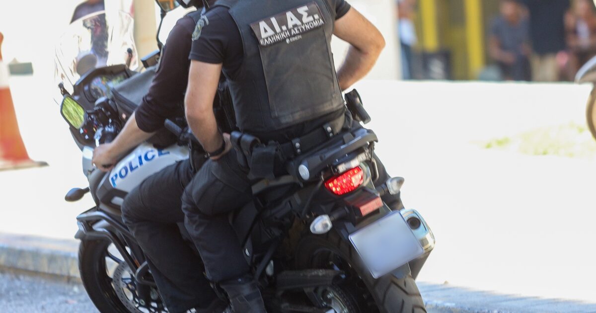 Κομοτηνή: Έκλεψε κοσμήματα από κατάστημα και έριξε υδροχλωρικό οξύ στο πρόσωπο της υπαλλήλου για να ξεφύγει