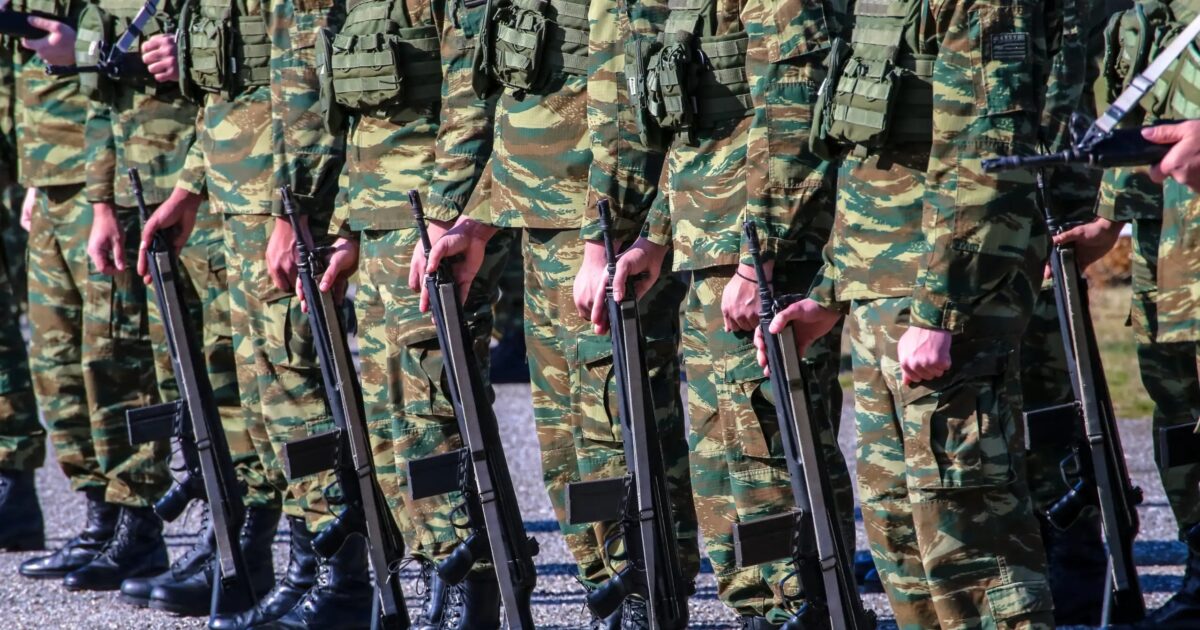 Συνέλαβαν στρατιωτικό μέσα σε στρατόπεδο – Κατηγορείται για μετάδοση μυστικών πληροφοριών σε τρίτους