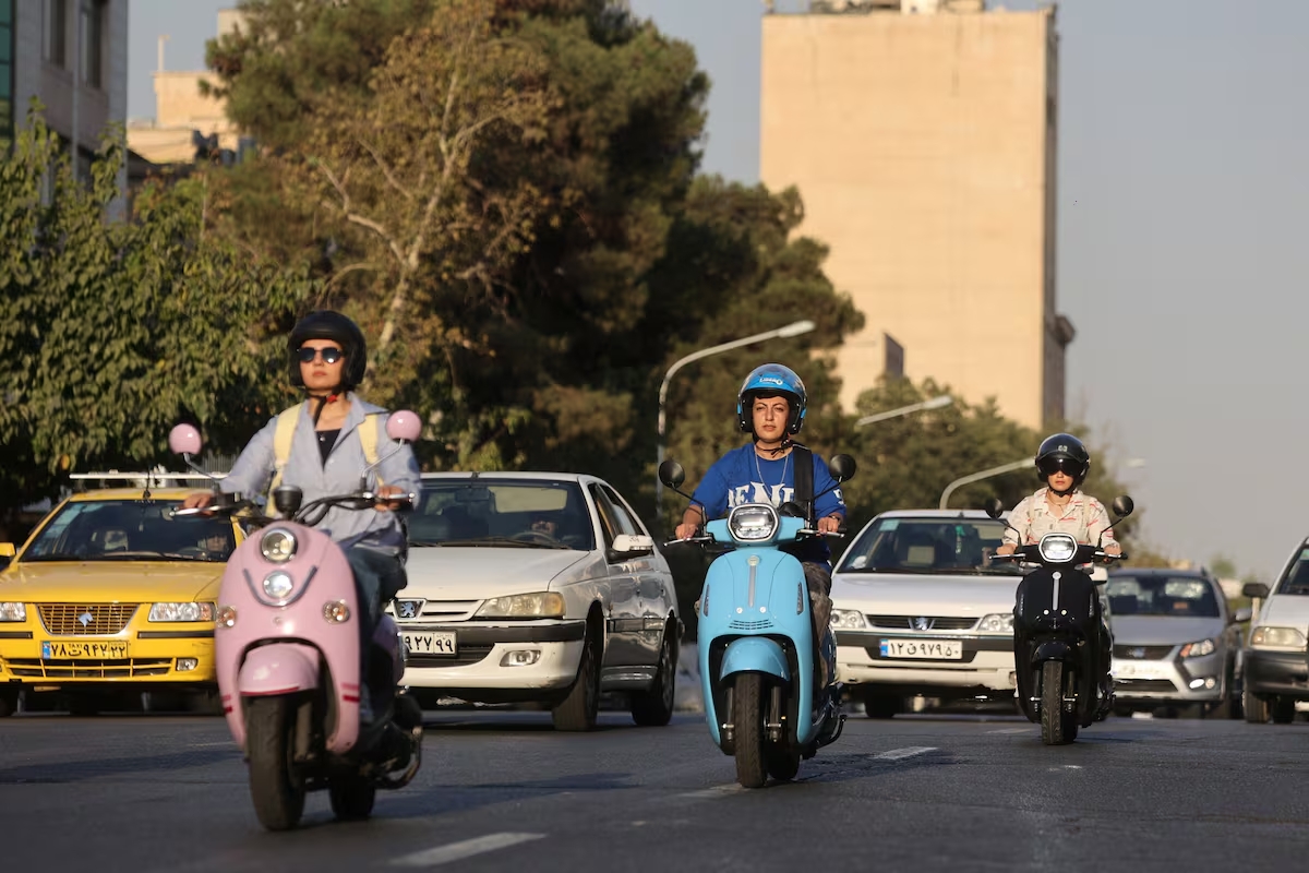 Ιράν: Ανεξαρτησία σε… δύο τροχούς για τις γυναίκες – Νομοσχέδιο τους επιτρέπει πλέον να αποκτήσουν δίπλωμα για μοτοσικλέτες και σκούτερ