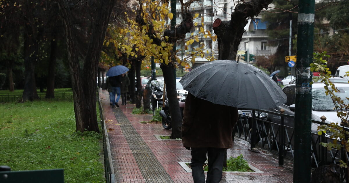 Καιρός σήμερα: Βροχερό σκηνικό με καταιγίδες στο Ιόνιο και χιόνια στα ορεινά – Άνοδος της θερμοκρασίας