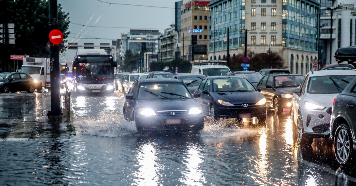 Καιρός: Ισχυρές καταιγίδες σε 7 περιοχές και άνεμοι έως 9 μποφόρ στο ανατολικό Aιγαίο – Επικαιροποιήθηκε το έκτακτο δελτίο της ΕΜΥ