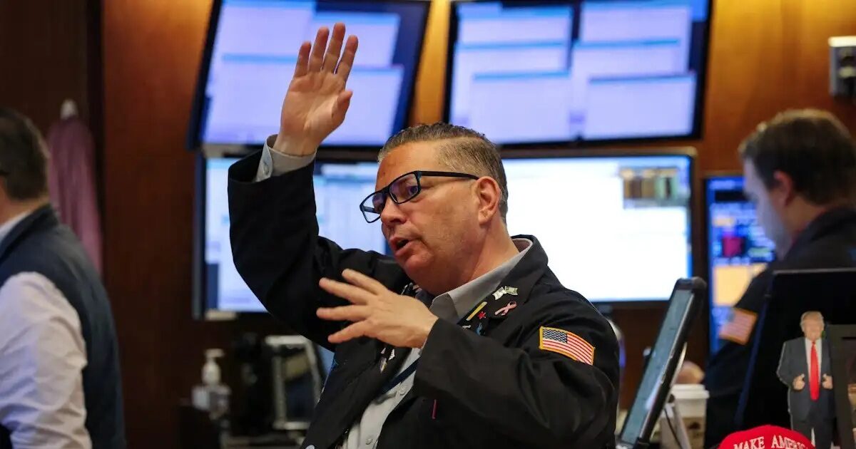 Wall Street: Πτώση για S&P 500 και Nasdaq μετά τα ασθενή στοιχεία λιανικών πωλήσεων