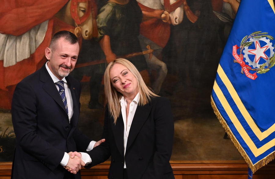 Μελόνι / Μετά την ήττα στο δημοψήφισμα και υφυπουργός με τη Μαφία