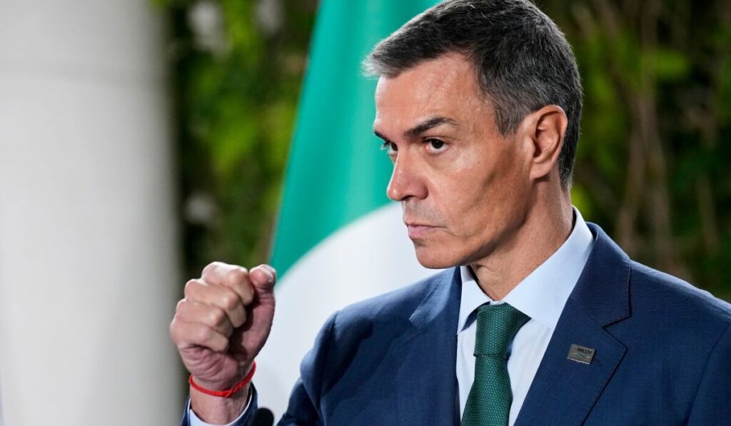 Εμείς Μητσοτάκη, οι Ισπανοί Σάντσες και Γιολάντα Ντίαθ! «Δεν δεχόμαστε μαθήματα από επιτιθέμενους», απαντά η Μαδρίτη στον Τραμπ – Η Κομισιόν στο πλευρό της Ισπανίας