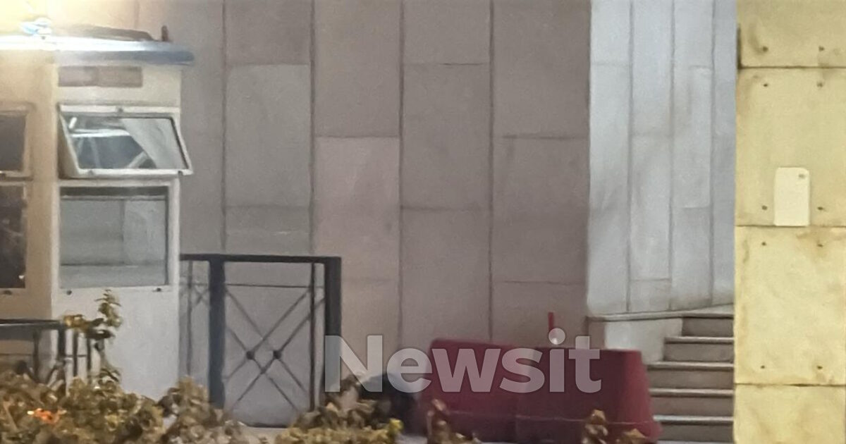Θρίλερ στη ΓΑΔΑ: Συνελήφθη 48χρονος Σουδανός που απειλούσε με χειροβομβίδα στα χέρια και είχε άλλες δύο στο σακίδιο – Η στιγμή της ελεγχόμενης έκρηξης