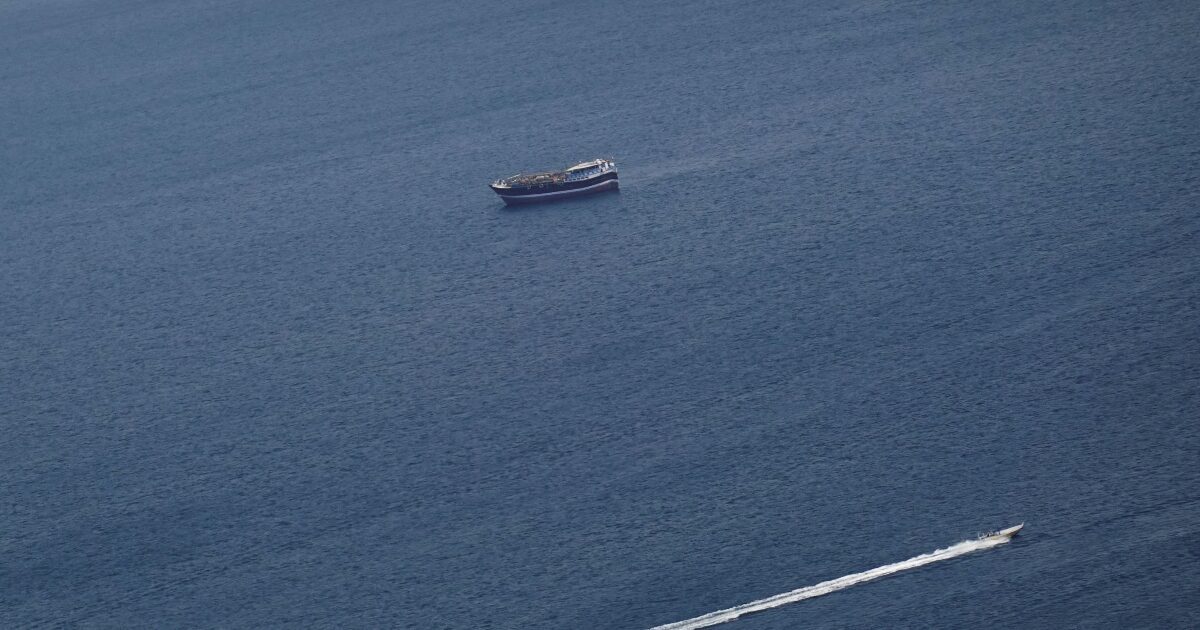 Ιράν: Τάνκερ τυλίχθηκε στις φλόγες στα Στενά του Ορμούζ – Ανέλαβαν την ευθύνη οι Φρουροί της Επανάστασης