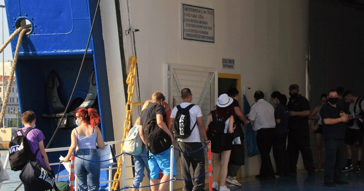 Ακριβές οι αποδράσεις ενόψει Πάσχα: Μπαράζ αυξήσεων στα εισιτήρια από αεροπορικές εταιρείες, το συζητάνε οι ακτοπλοϊκές μετά το άλμα στα καύσιμα
