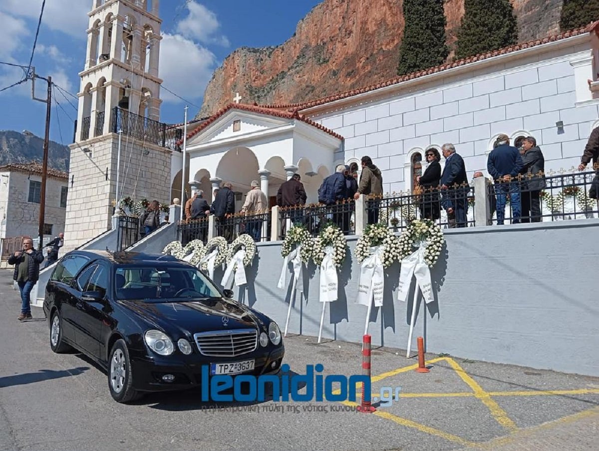 Σε κλίμα συγκίνησης η κηδεία του Δημήτρη Τσιγκούνη στο Λεωνίδιο