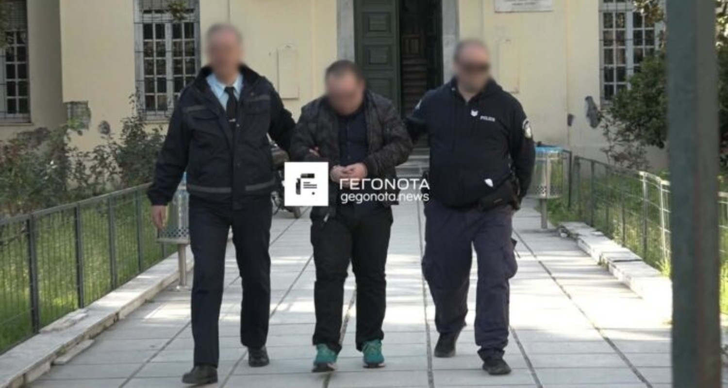 Λάρισα:  «Δεν είμαι δολοφόνος, αγαπάω όλους τους ανθρώπους» κατέθεσε στο δικαστήριο ο 22χρονος μητροκτόνος