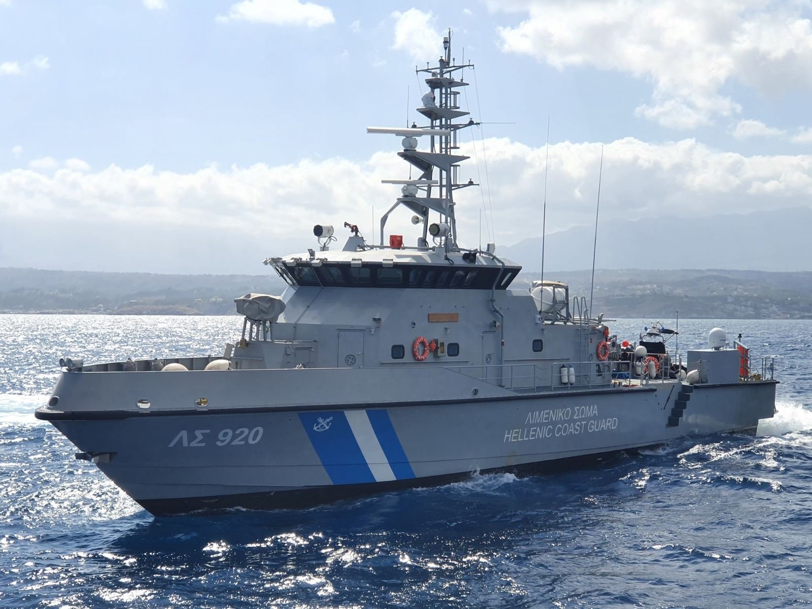 Πώς ξέφυγε ο Τούρκος διακινητής από τους αστυνομικούς και βούτηξε στη θάλασσα με τις χειροπέδες μεταξύ Χίου-Λέσβου