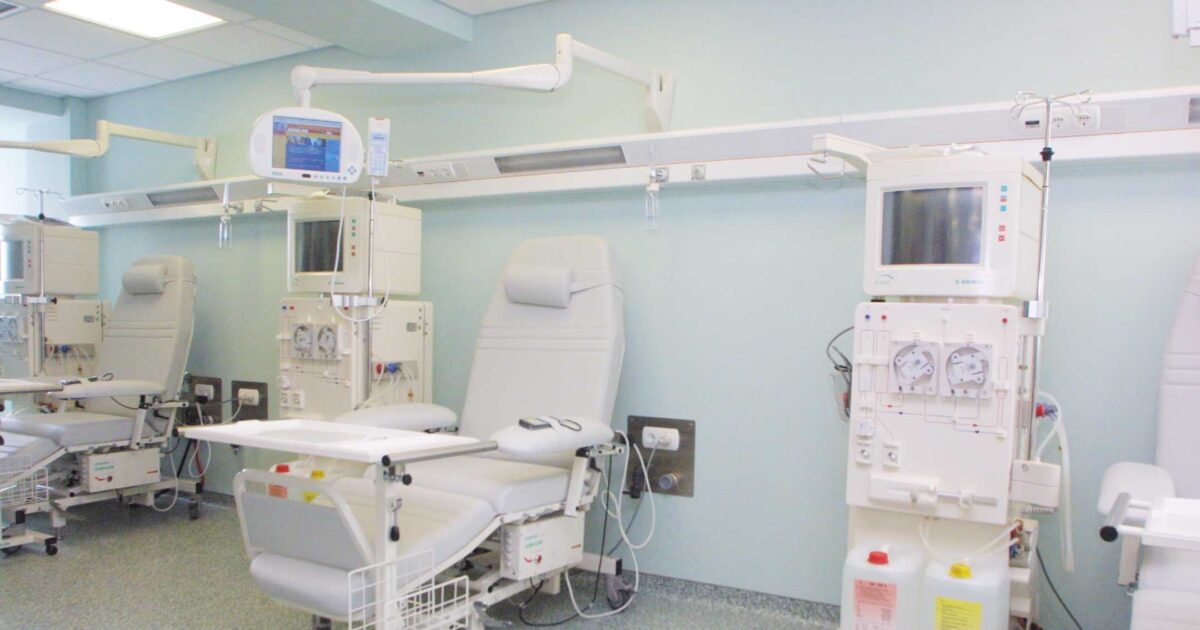 Αίγινα: Με παρέμβαση Γεωργιάδη λύθηκε το πρόβλημα με τους νεφροπαθείς – Συνεχίζεται η λειτουργία της μονάδας αιμοκάθαρσης