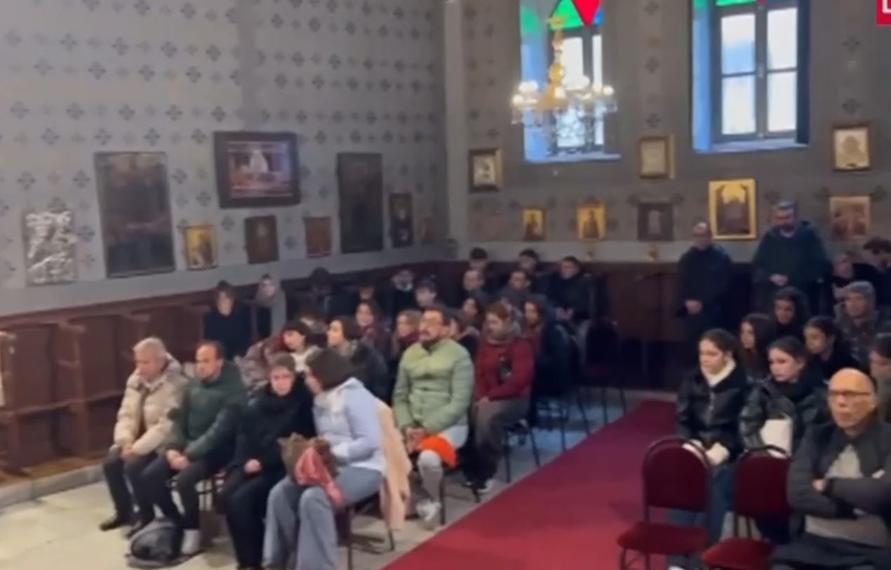 Έψαλαν τον Ακάθιστο Ύμνο στην Παναγία των Βλαχερνών στην Κωνσταντινούπολη – ΒΙΝΤΕΟ