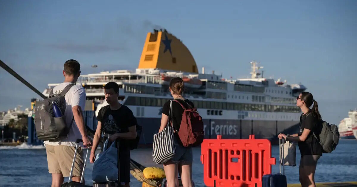 Στήριξη της ακτοπλοΐας με 56 εκατ. ευρώ για τη συγκράτηση των τιμών στα εισιτήρια
