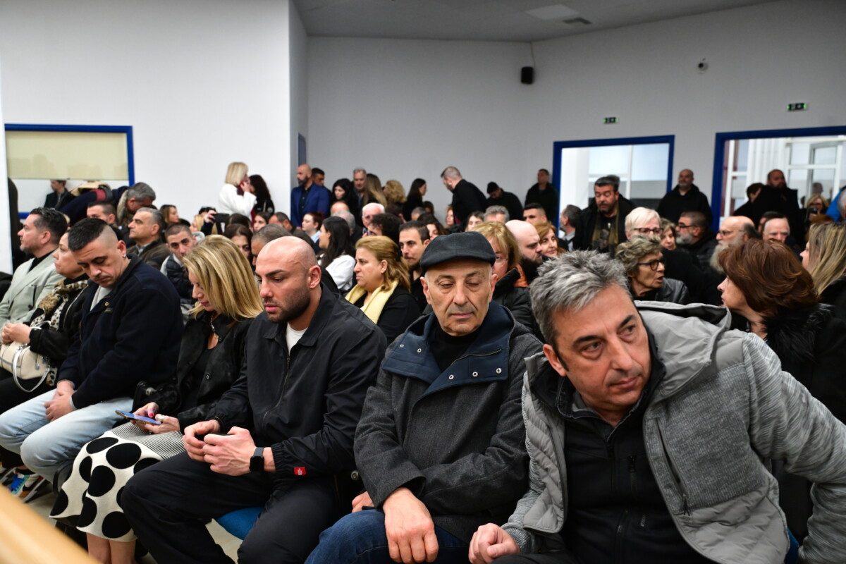 Τέμπη / Ξεσπούν οι συγγενείς των θυμάτων κατά της κυβέρνησης – «Συνεχίζει τον εμπαιγμό και την κοροϊδία»