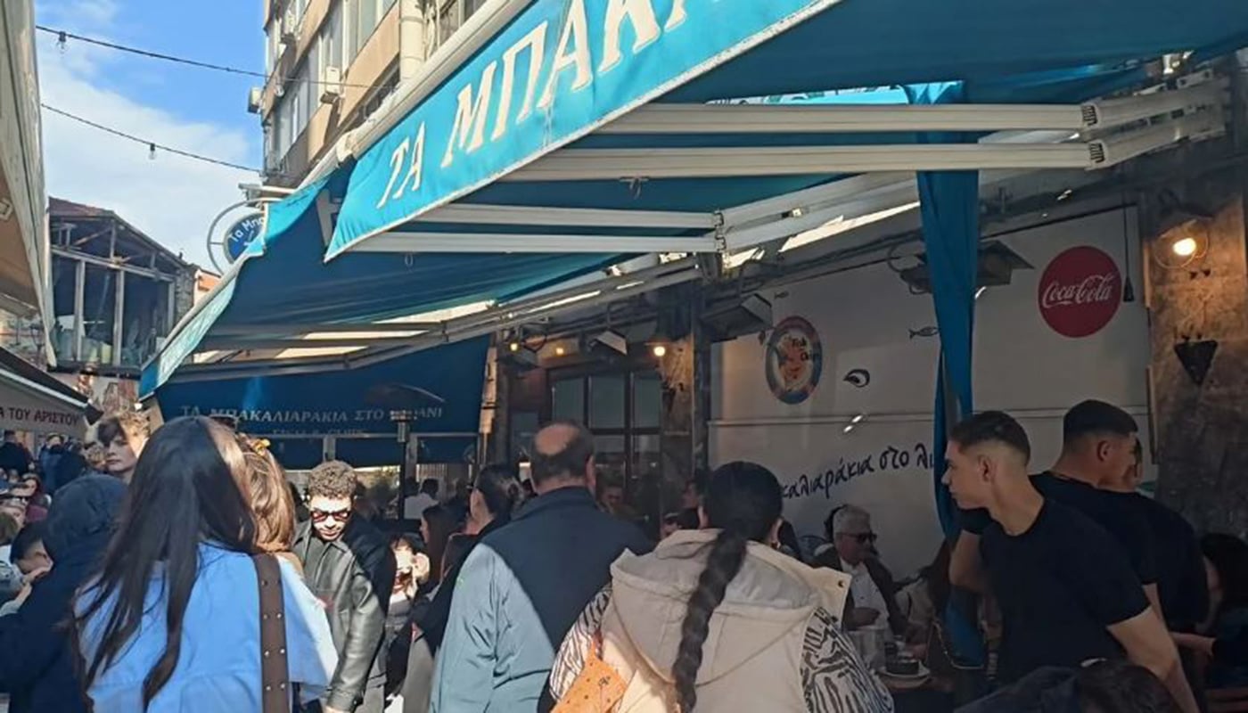 Ουρές για σκορδαλιά και μπακαλιάρο στη Θεσσαλονίκη – Το αδιαχώρητο στα Λαδάδικα