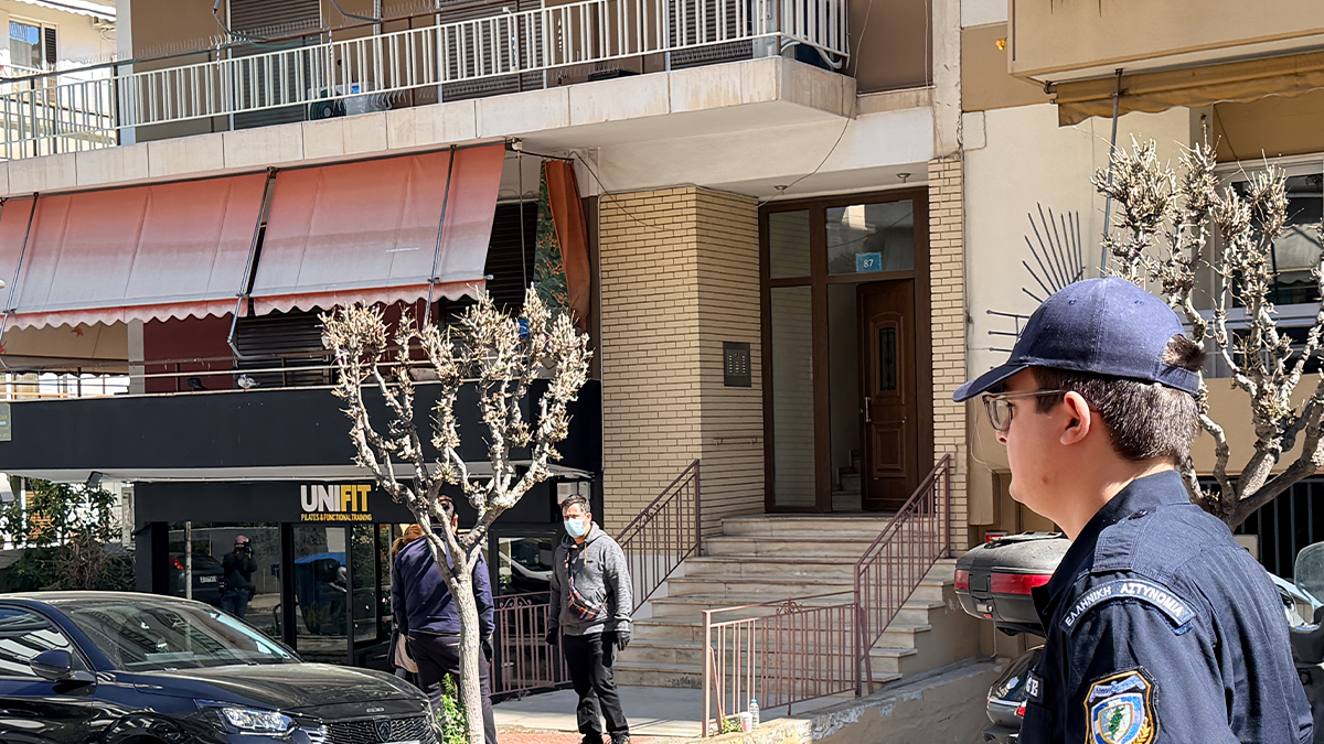 Φρίκη στου Ζωγράφου: Είχε «χτίσει» τη μητέρα και την αδερφή του μέσα σε δωμάτιο