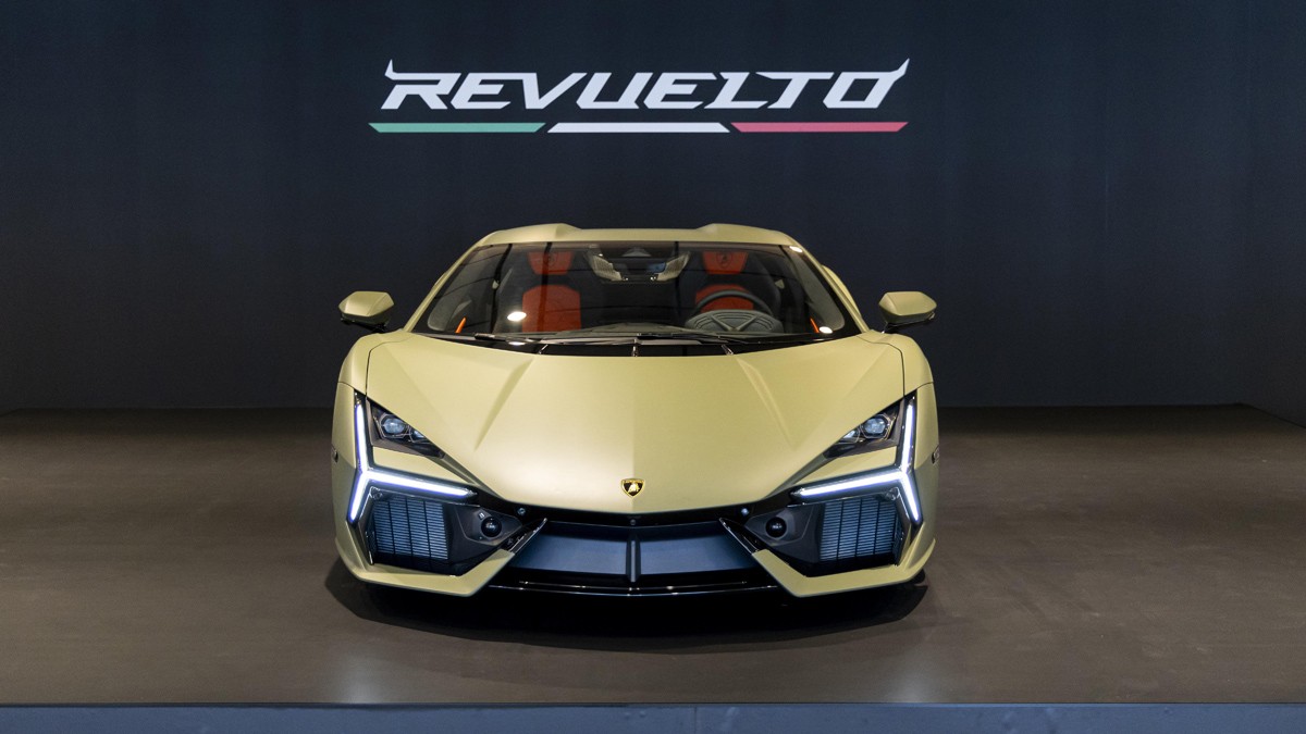 Η Lamborghini Revuelto σύντομα και SV