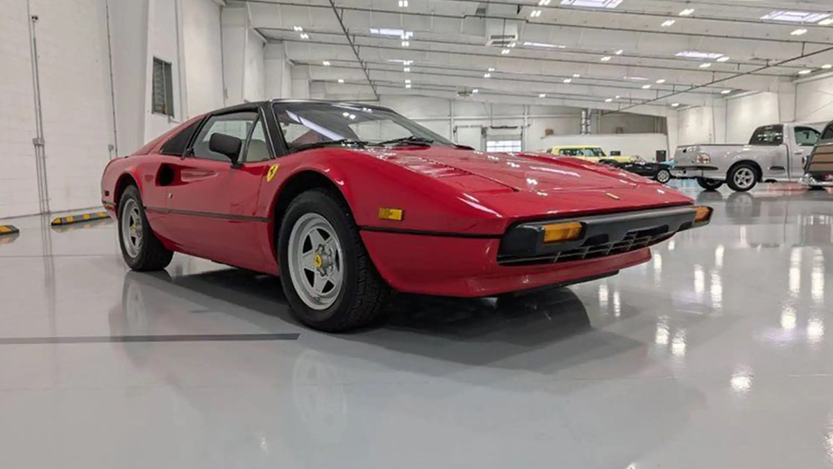 Στο σφυρί η θρυλική Ferrari 308 GTS του τηλεοπτικού Magnum