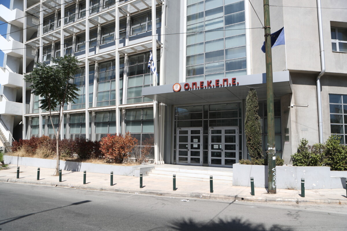 Σκάνδαλο ΟΠΕΚΕΠΕ / «Σ’ έφτιαξα, μου χρωστάς» – Οι διάλογοι που «καίνε» πρώην υπουργούς και βουλευτές  
