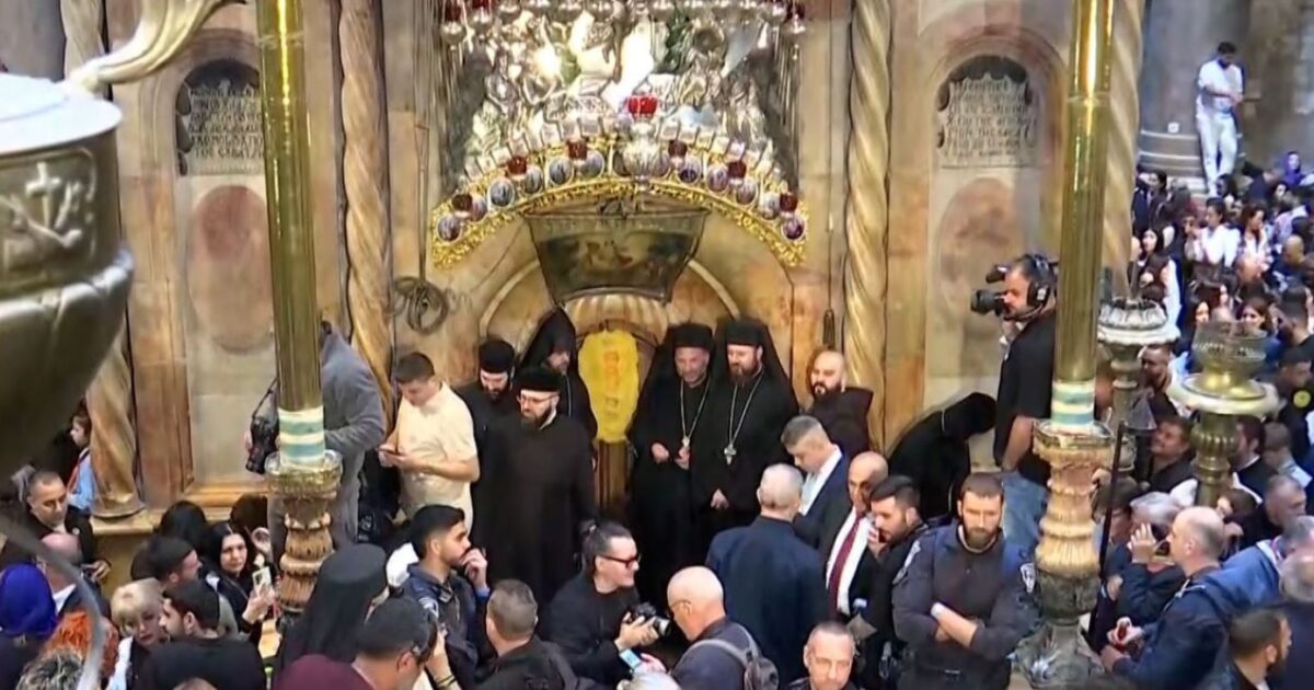 Άγιο Φως: Live η τελετή αφής από τα Ιεροσόλυμα