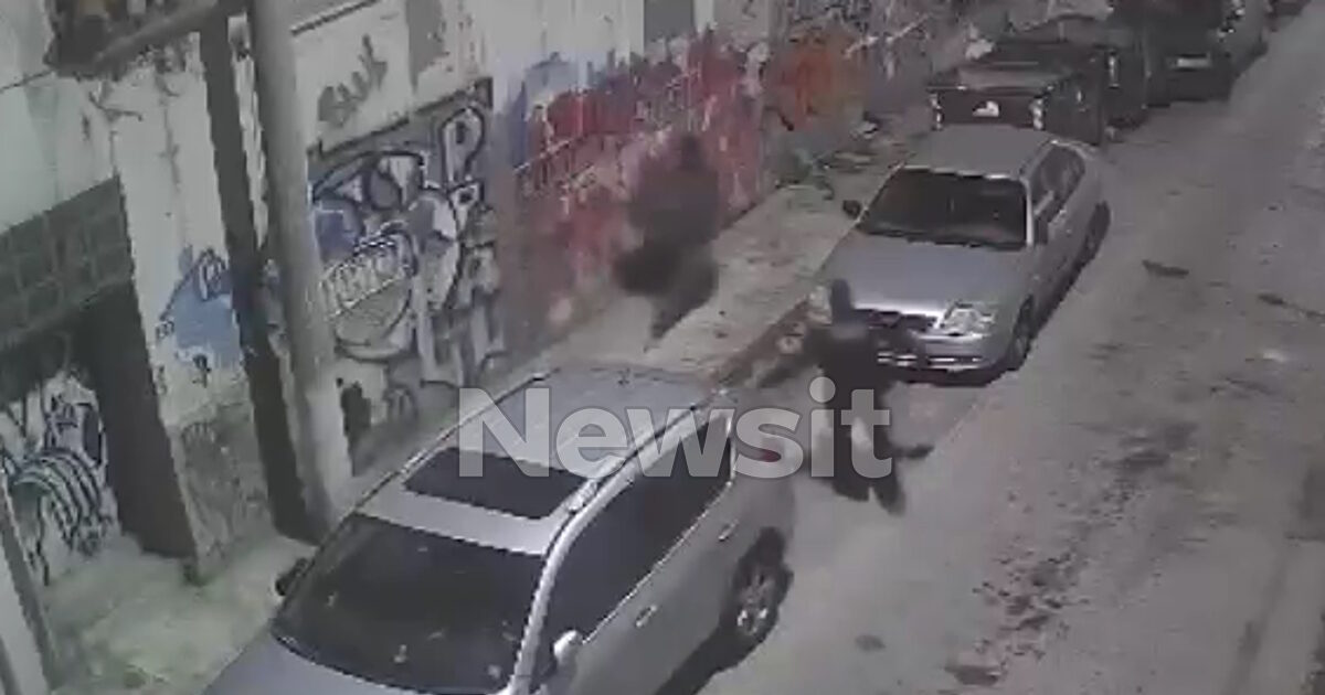 Άγιος Παντελεήμονας: Βίντεο ντοκουμέντο με τον Παλαιστίνιο να σπάει τα αυτοκίνητα και να τον κυνηγάνε οι αστυνομικοί