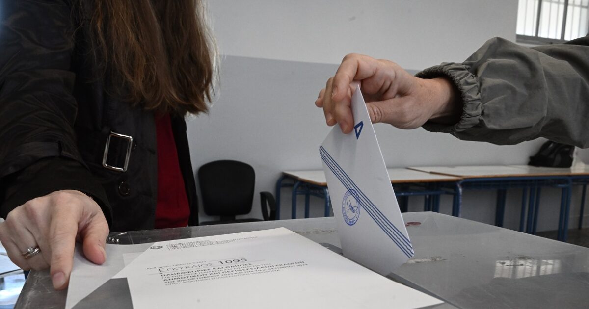 Δημοσκόπηση Metron Analysis: Στις 13,6 μονάδες η διαφορά ΝΔ και ΠΑΣΟΚ – Τα ποσοστά Τσίπρα και Καρυστιανού