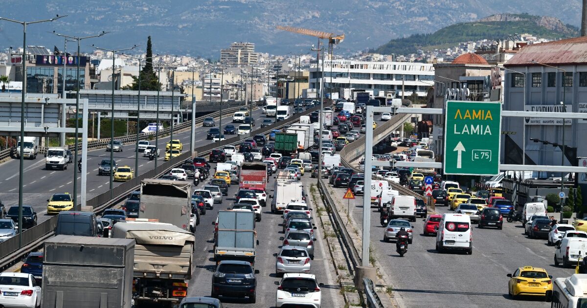 Κίνηση στους δρόμους: Σημειωτόν στον Κηφισό, 45λεπτες καθυστερήσεις στην Αττική Οδό λόγω της εξόδου για το Πάσχα