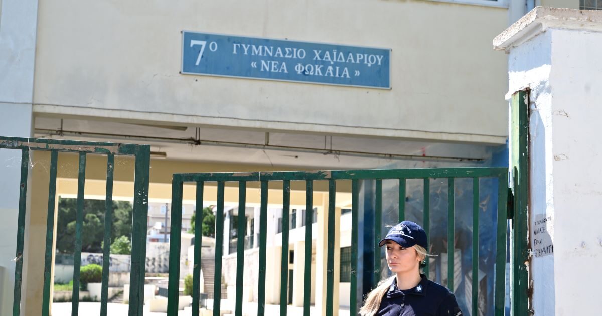 Χαϊδάρι: «Μέσα σε κλάσματα δευτερολέπτου γλίστρησε προς τα πίσω» λέει καθηγήτρια για την 13χρονη μαθήτρια που έπεσε από τον 1ο όροφο του σχολείου της