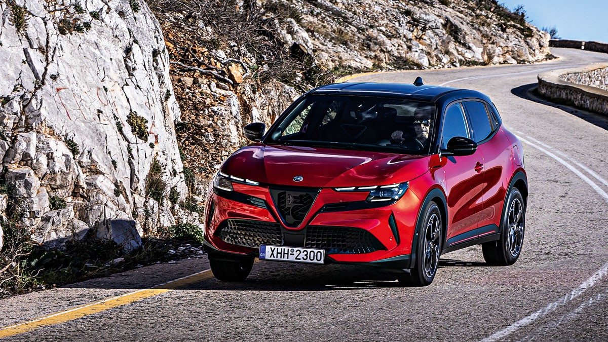 Alfa Romeo Junior: Πάθος και σπορ χαρακτήρας στο πιο ελκυστικό πακέτο