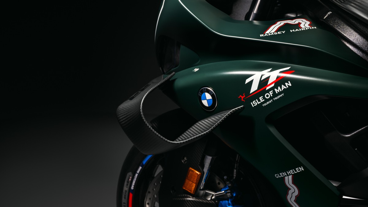 Συλλεκτική BMW M 1000 RR «υποκλίνεται» στο Isle of Man TT