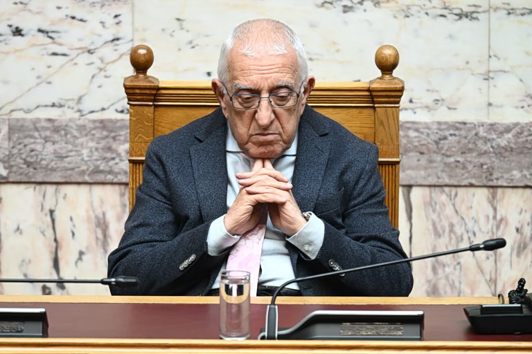 Ο Κακλαμάνης «αδειάζει» τον Ανδρουλάκη για την εξεταστική – Όλα θα κριθούν στην Ολομέλεια της Βουλής