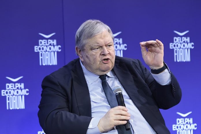 Αιχμηρή παρέμβαση Βενιζέλου: «Δεν προηγείται η αναθεώρηση, αλλά ο σεβασμός του Συντάγματος»
