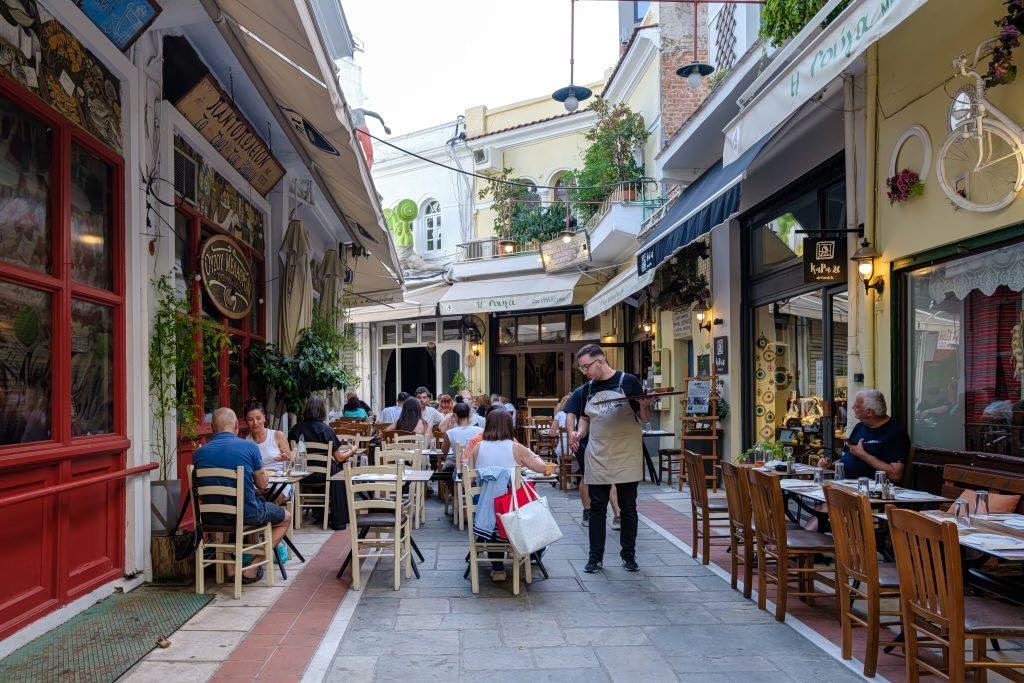 Η ακρίβεια έβαλε τέλος στις «μικρές πολυτέλειες»