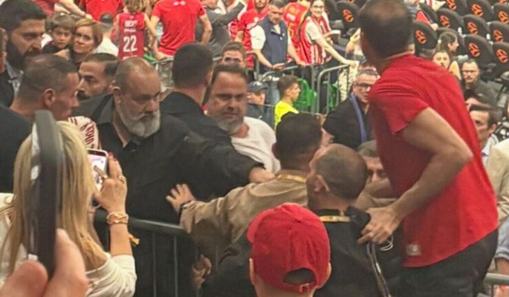 «Εγώ δεν κρύβομαι στο Λονδίνο, όπως ο Μαρινάκης» δήλωσε ο Δημητριάδης – Από το ΟΑΚΑ στις δικαστικές αίθουσες