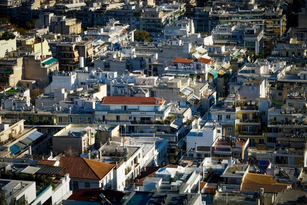 Μυστήριο παραμένει η οσμή αερίου που «πνίγει» την Αθήνα για δεύτερη μέρα