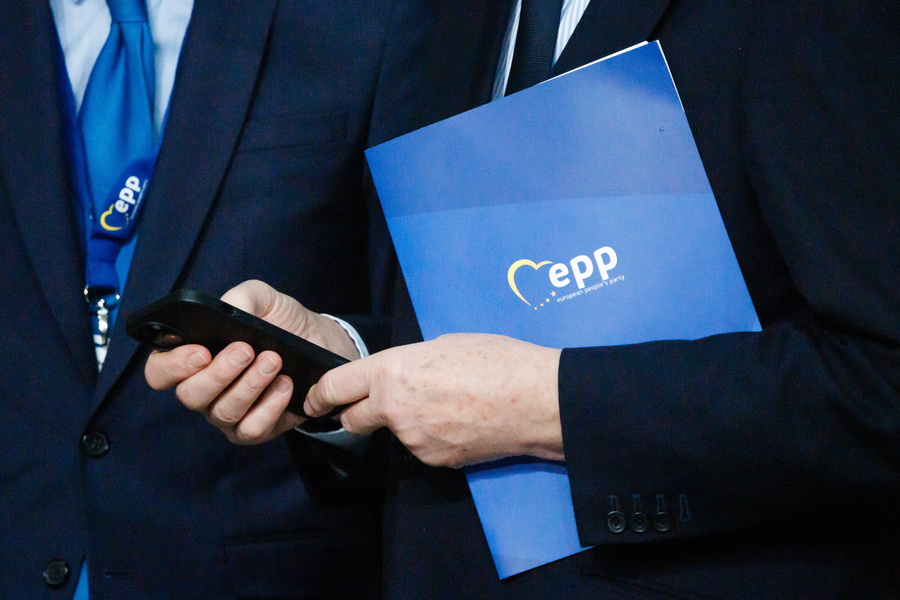 Ευρωπαϊκό Λαϊκό Κόμμα / Καταιγίδα μετά τη διαφθορά στιλ Μητσοτάκη