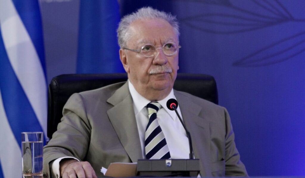 «Φρένο» στην οικονομική ανάπτυξη από τις ελίτ καταγγέλλει ο Μιχάλης Σάλλας – «Η Ελλάδα κάνει ό,τι μπορεί για να παραμείνει μικρή»