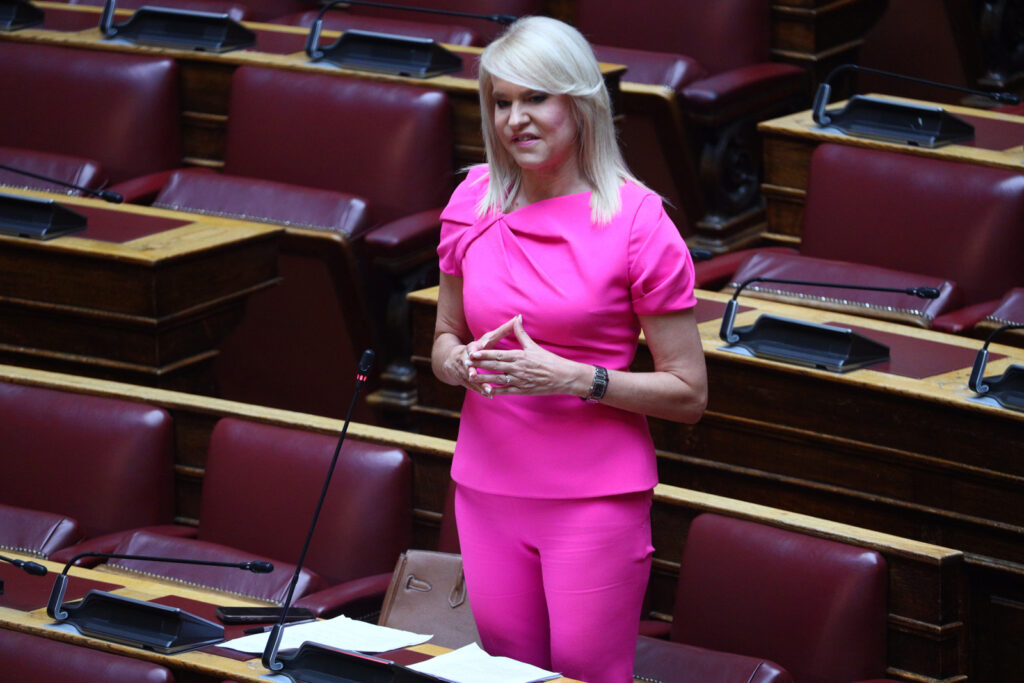 Άγρια κόντρα Θεοδώρας Τζάκρη και Στέφανου Κασσελάκη: «Παρίστανε τον Μεσσία και φτάσαμε στα σημερινά ξεφτιλίκια»