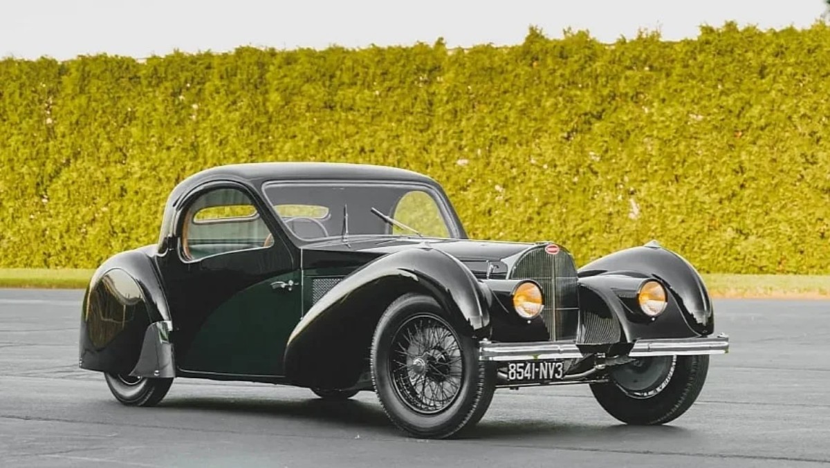 Η Bugatti που εγκαταλείφθηκε στον Β’ Παγκόσμιο Πόλεμο πωλείται για 5,3 εκατ. ευρώ
